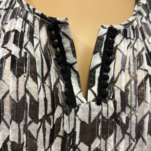 Two by Vince Camuto Black White Split Neck Semi Sheer Pom Pom Blouse Top Small - Picture 2 of 10
